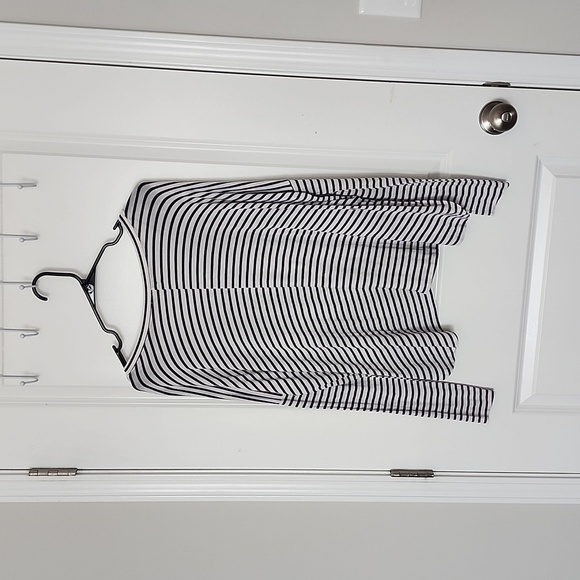 Brandy Melville v-neck top size small - Picture 2 of 4